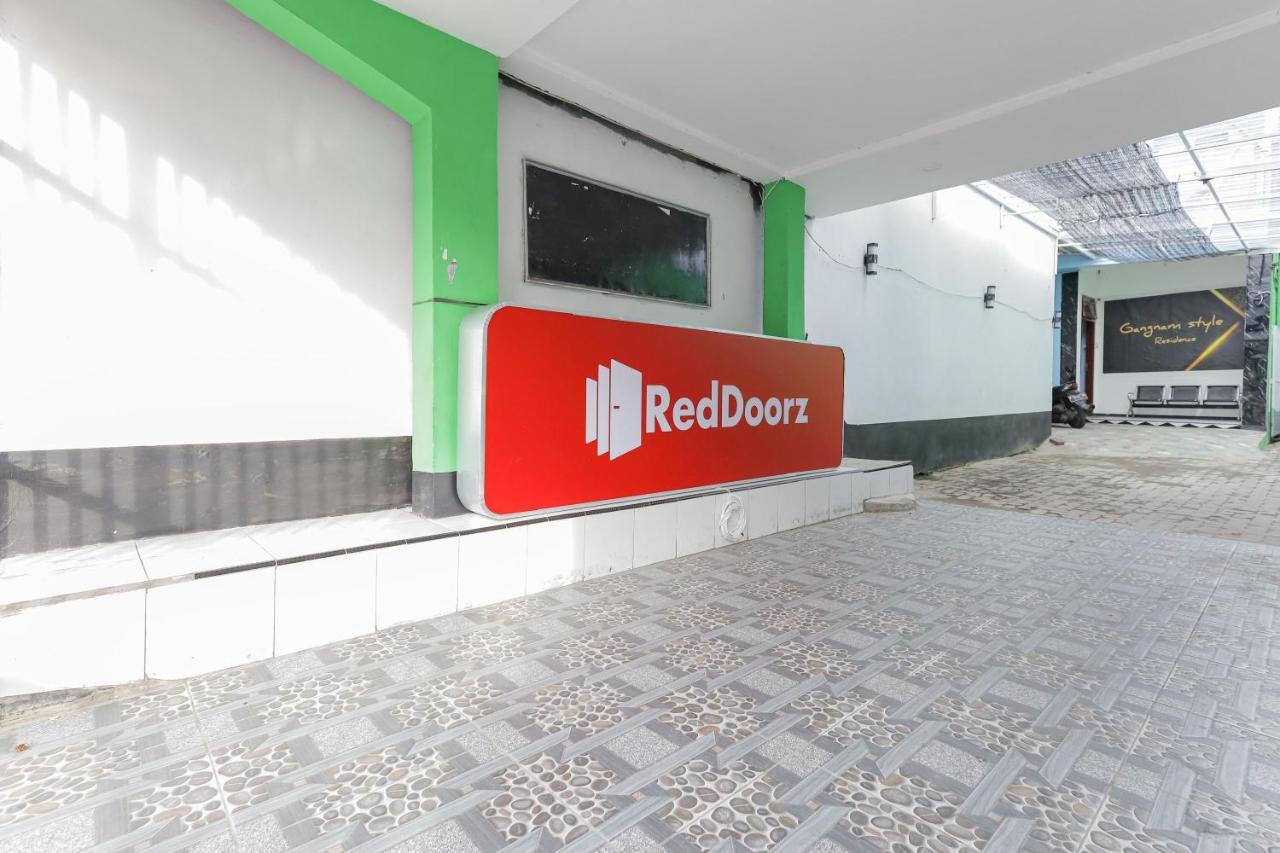 Reddoorz Near Mayapada Hospital สุราบายา ภายนอก รูปภาพ